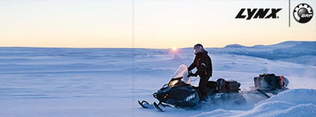 Lynx Motorschlitten, die echten Arbeitsschlitten Lynx Motorschlitten fährt bei Sonnenuntergang